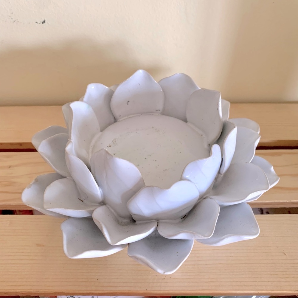 Ceramic White Lotus Flower Petals Candle Holder Scented Candle Jewelry Display